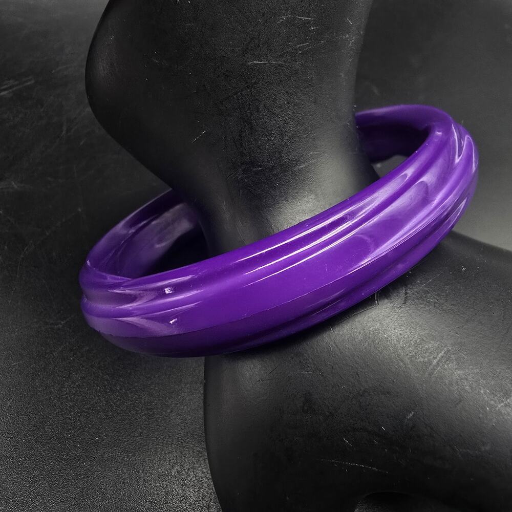 Purple Ribbed Plastic Bangle Bracelet Vintage Costume Jewelry